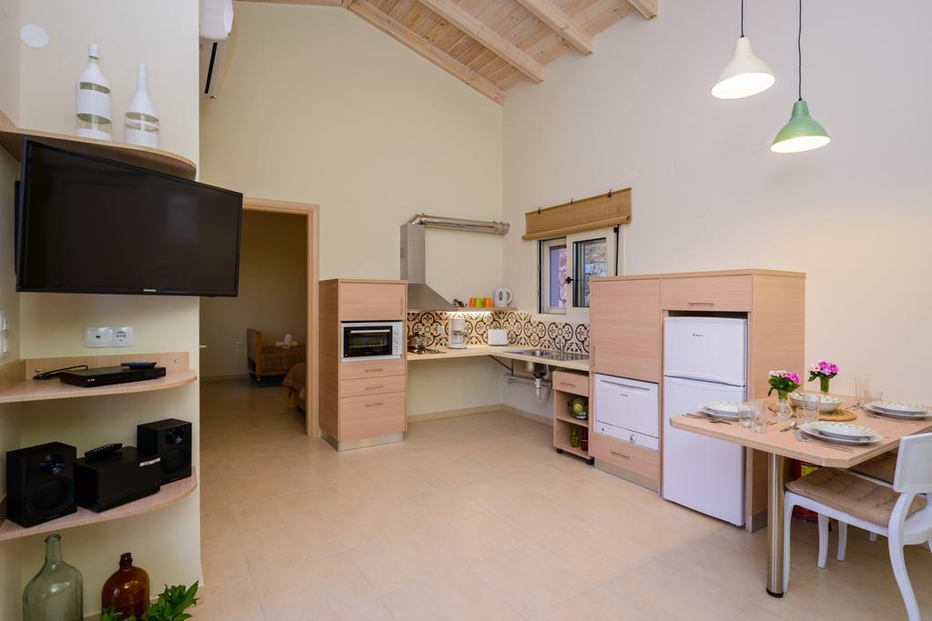 Aksos Suites Accessible Accommodation Agia  Zimmer foto